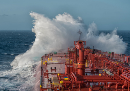 Стало известно о втором ударе по танкеру рядом с Ормузским проливом