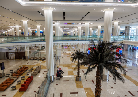 Дрон атаковал аэропорт Дубая: обрушение, есть ли жертвы, что известно