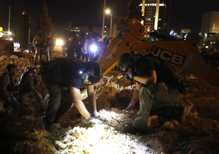 Появилось видео с последствиями прилета ракеты по центру Иерусалима