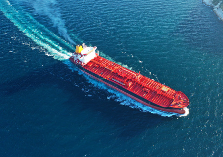 Танкер под американским флагом стал мишенью иранских военных