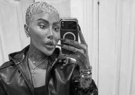 «Короля губ» нашли мертвым в отеле