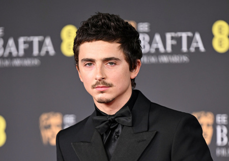 Тимоти Шаламе появился на красной дорожке с мамой