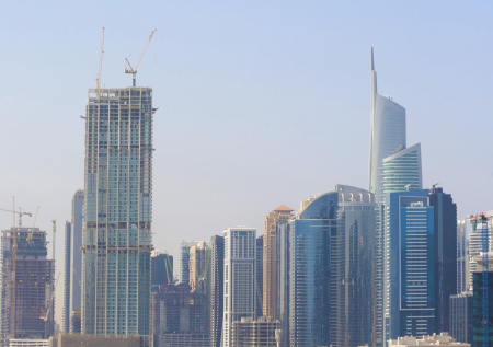 Застрявшим в Дубае россиянам пообещали помочь с жильем