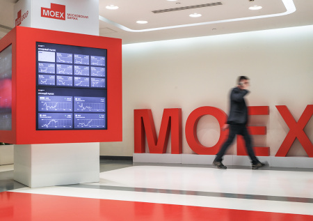 Российский рынок акций показал рост на фоне «нефтяного шока»