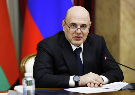 Мишустин поручил ускорить корректировку законов о многодетных семьях