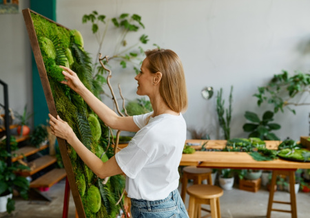 Психолог рассказала, что лучше подарить женщине на 8 Марта