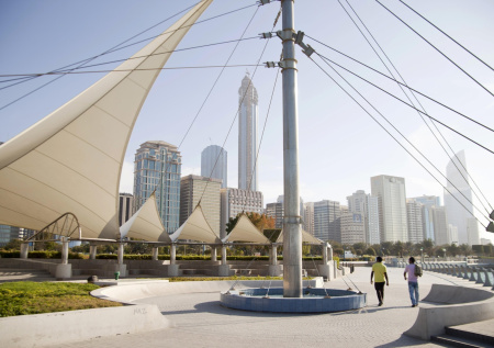 В Дубае взлетел спрос на эскортниц на фоне ракетных атак