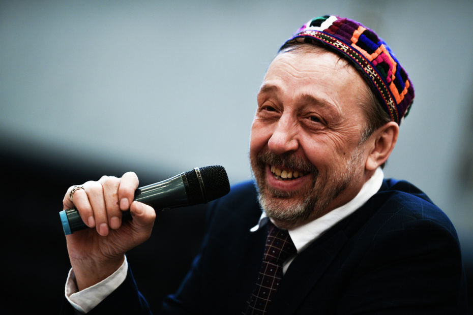 Николай Коляда во время пресс-конференции перед пресс-показом спектакля «Калигула» по собственной одноименной пьесе на сцене Театрального центра «На Страстном» в рамках рождественских гастролей екатеринбургского Коляда-Театра в Москве, 2020 год