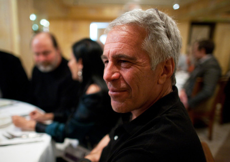 Россиянка опровергла слухи о причастности к файлам Эпштейна