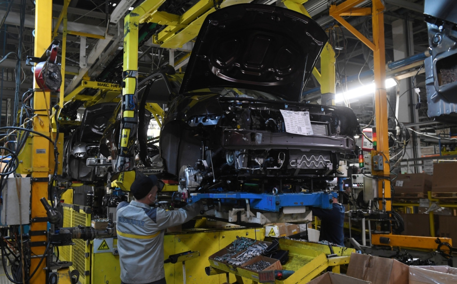 Сборка автомобиля Renault Duster на автозаводе Renault в Москве