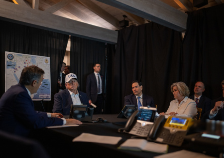 Эксперт раскрыл, почему Трамп начал военные действия в Иране