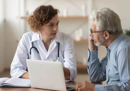 Врач напомнил, какие анализы важно сдавать в зрелом возрасте