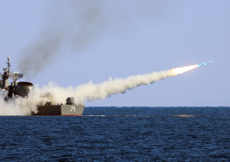 Иран пригрозил жесткими мерами судам в Ормузском проливе