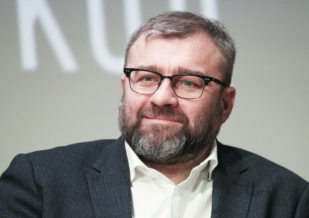 Личная жизнь, лучшие роли, поддержка СВО: как сейчас живет Пореченков