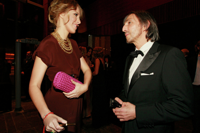 Телеведущая Ксения Собчак и бизнесмен Умар Джабраилов во время благотворительного аукциона «Сердечный прием» фонда «Обнаженные сердца», 2012 год