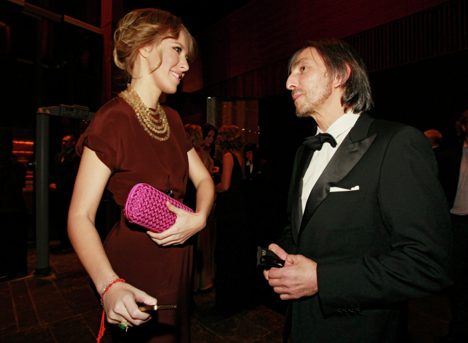 Телеведущая Ксения Собчак и бизнесмен Умар Джабраилов во время благотворительного аукциона «Сердечный прием» фонда «Обнаженные сердца», 2012 год