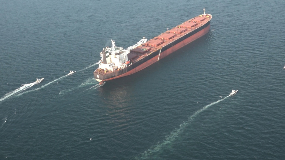 КСИР проводит военные учения в Ормузском проливе в Персидском заливе на юге Ирана