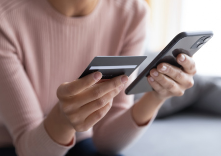 Девушка помогла мошенникам с организацией «похорон»