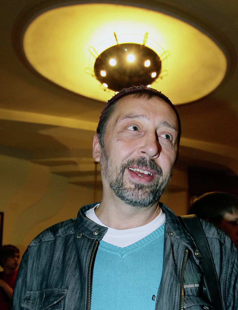 Председатель жюри литературной премии «Дебют» драматург Николай Коляда в театре «Новая опера» перед началом церемонии вручения награды, 2011 год