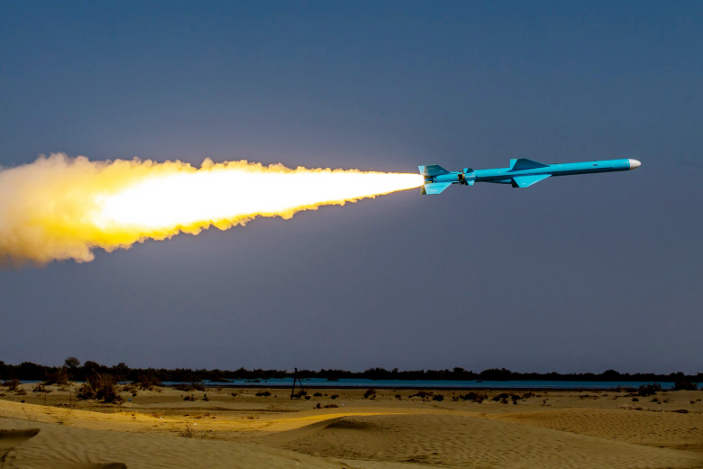 Иранские войска ведут огонь ракетой «Ghadir»