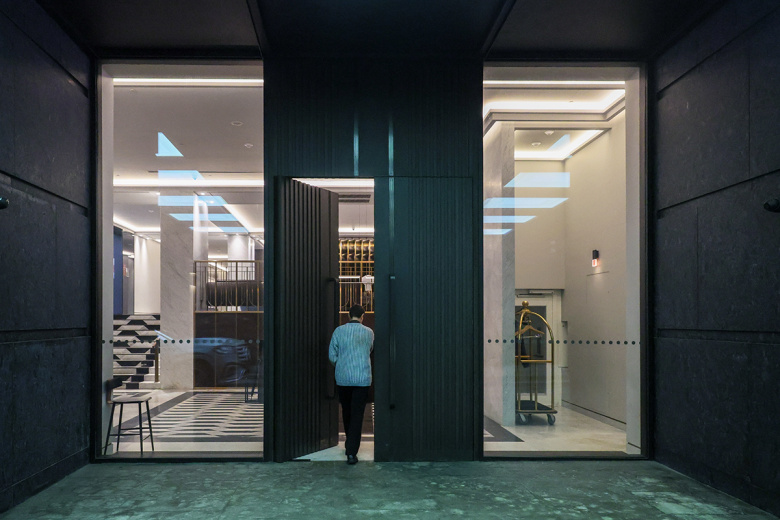 Обстановка около жилого комплекса «Vesper Tverskaya» на Тверской-Ямской улице, где было обнаружено тело бизнесмена и бывшего сенатора Умара Джабраилова