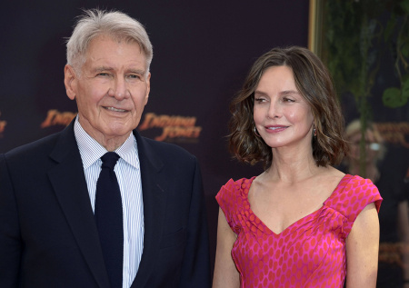 Харрисон Форд вышел в свет с женой на фоне слухов об окончании карьеры