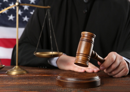 Мэр города совратила подростка на глазах у своих детей