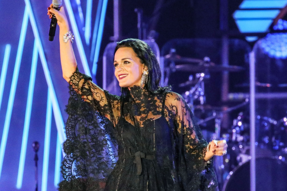 Певица Слава (настоящее имя — Александра Сланевская)