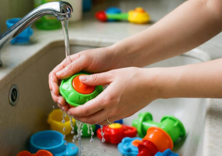 Названы безопасные средства для дезинфекции детских игрушек