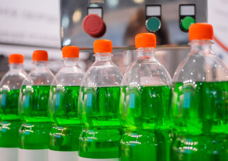 Врач предупредил, кому опасно пить газированную воду