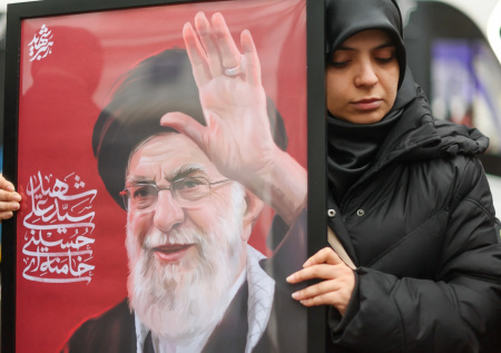 Иран пообещал наказать виновных в убийстве Хаменеи