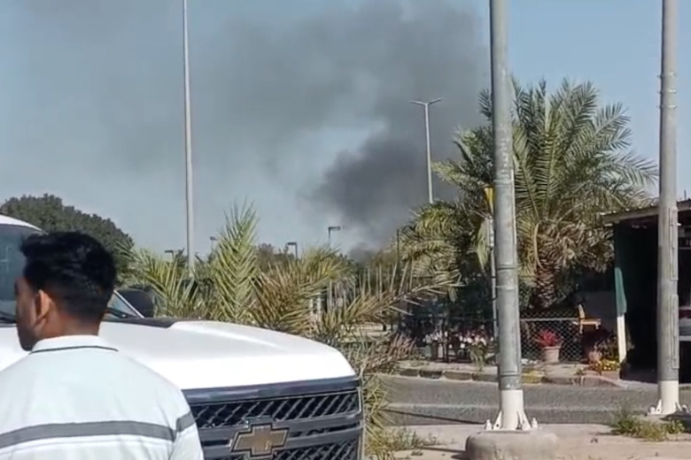 Посольство США в провинции Хавалли, Кувейт. Поднимается дым