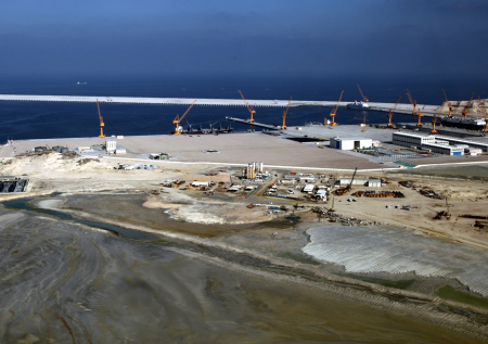 БПЛА ударили по топливным резервуарам в Омане