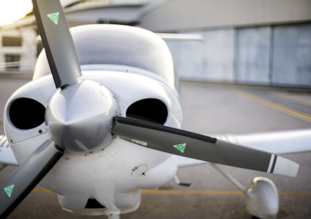 Легкомоторный самолет совершил экстренную посадку в городской черте