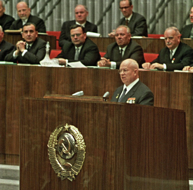 Первый секретарь ЦК КПСС Никита Хрущев во время выступления