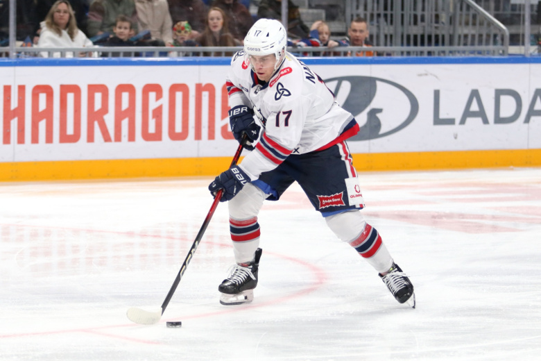 Матвей Надворный из хоккейного клуба «Нефтехимик»