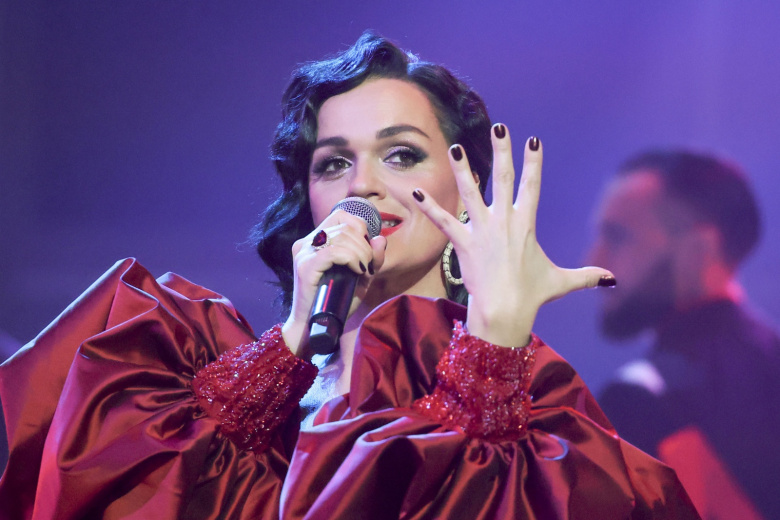 Певица Слава (настоящее имя — Александра Сланевская)