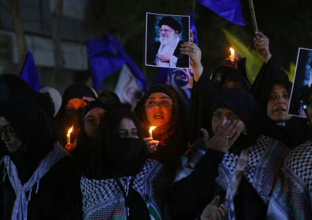 «Опасная игра»: политолог озвучил последствия смены режима в Иране