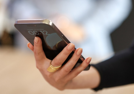 Российским депутатам начали блокировать аккаунты в iPhone