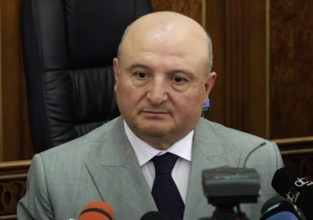 Мэру Гюмри продлили арест по делу о взятке