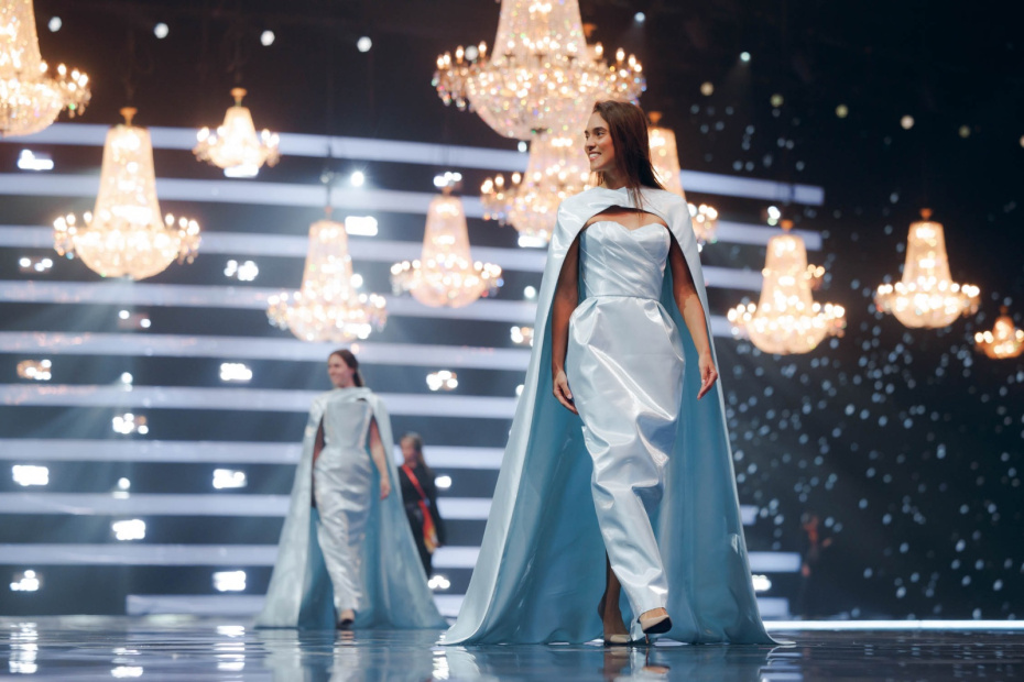 Участницы конкурса «Мисс БРИКС — 2026» на торжественной церемонии открытия