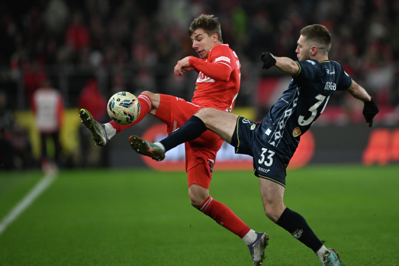 Игорь Дмитриев («Спартак») и Иван Сергеев («Динамо»)