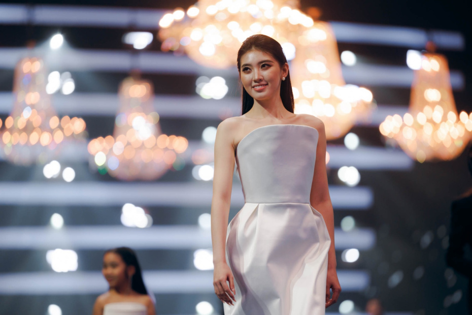 Участницы конкурса «Мисс БРИКС — 2026» на торжественной церемонии открытия