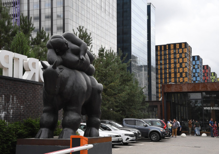 Силовики нагрянули с обысками в один из столичных бизнес-центров