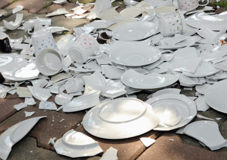 Адвокат рассказал, кто должен оплачивать испорченное имущество на свадьбе