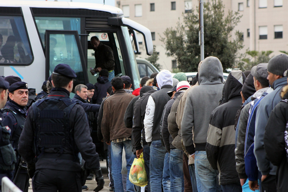 Беженцы из стран Ближнего Востока в Италии