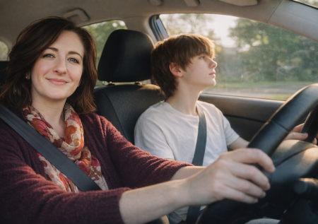 Возила на уроки и насиловала: инвалид обвинил учительницу в педофилии