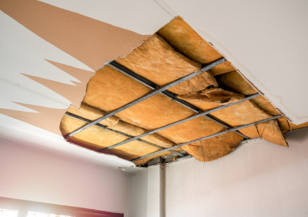 Обрушившаяся крыша цеха насмерть раздавила человека в российском регионе