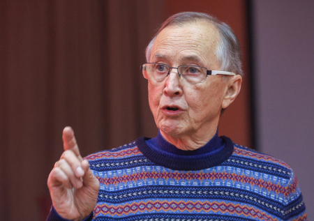 «Эффектная пустота»: Бурляев объяснил, чем опасен для детей «Чебурашка»