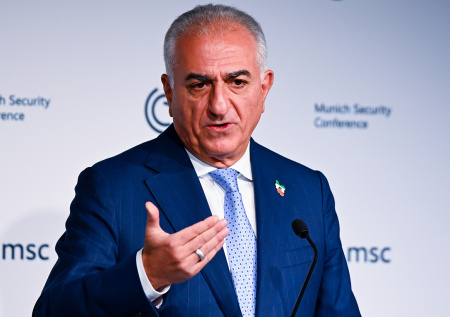 Сын шаха Ирана попался на удочку пранкеров